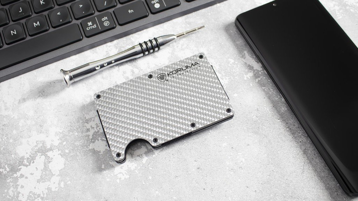 Husă antifurt din aluminiu pentru carduri de proximitate (argintiu, carbon)