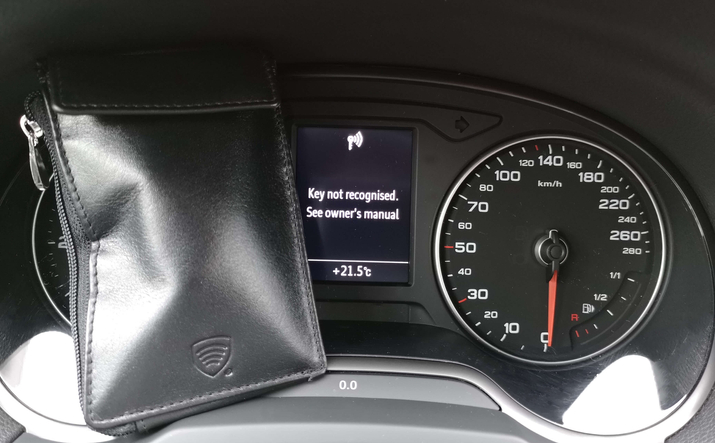 Carcasă fără cheie pentru protejarea cheilor de mașină împotriva furtului (negru)