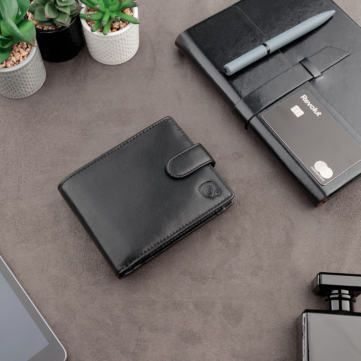 Portofel Bărbătesc din Piele Naturală cu Închidere, Protecție RFID, pentru Carduri Contactless și Monede (Negru)
