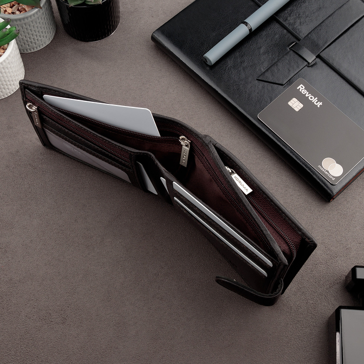 Portofel bărbătesc din piele cu fermoar și securitate RFID (maro)