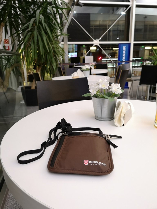 Pungă de Gât Discretă cu Protecție RFID pentru Bani și Documente (Negru)