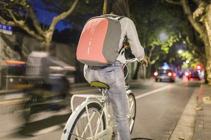 Rucsac anti-furt pentru laptop și tabletă Bobby Compact (Gri-Rosat)